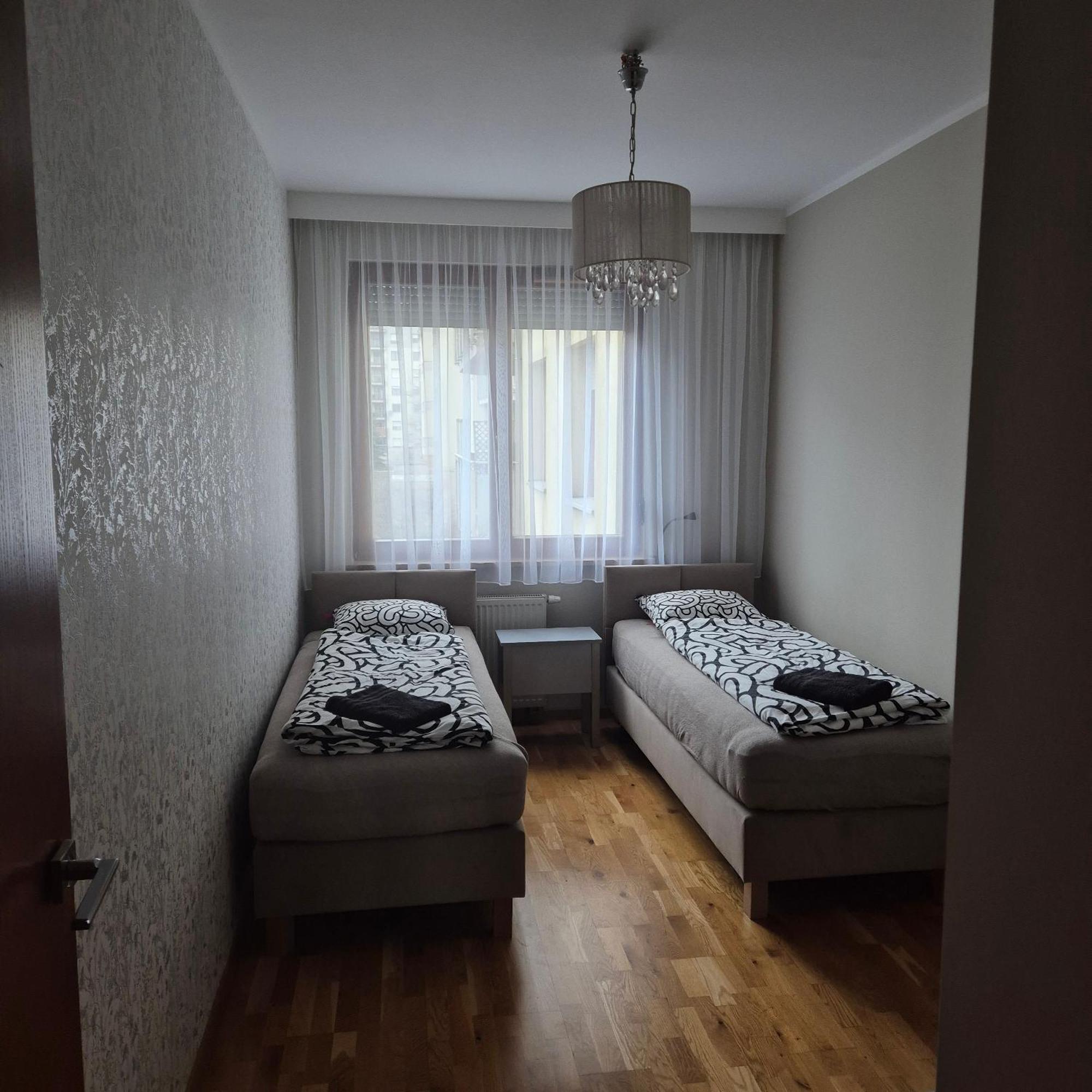 Ferienwohnung Apartament Karkonoska Z Garazem Breslau Exterior foto